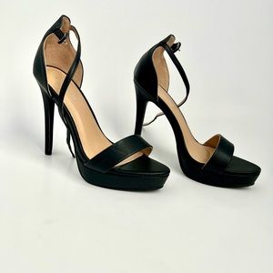 New Stylish black heel sandals!